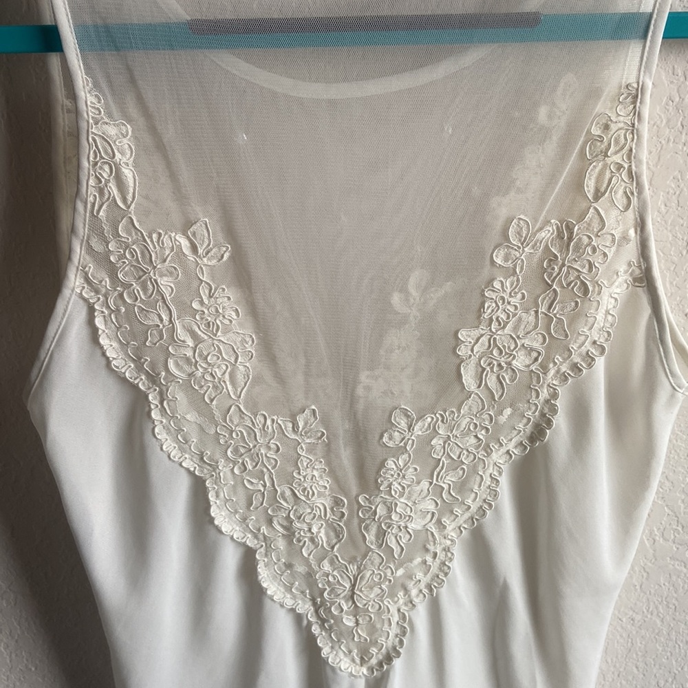 VINTAGE sheer white nightgown with lace and sequins - Picture 5 of 8